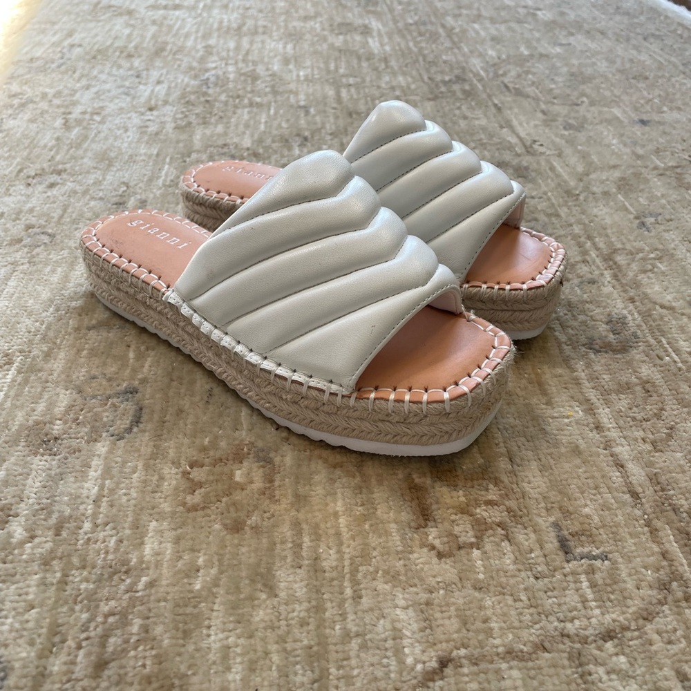 Gianni Bini espadrille platform slide, white size 6.5 - Picture 2 of 10